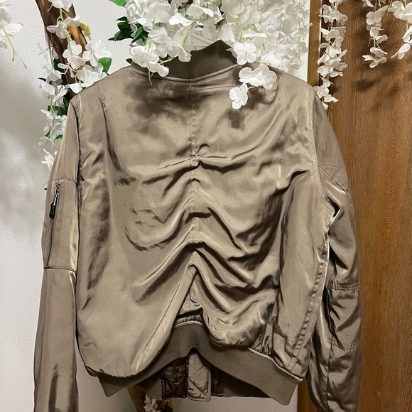 Kendall & Kylie Olive Green Oversized  Bomber Jacket with Ribbed Details 🫒 - Picture 6 of 10